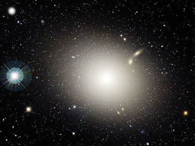 Obria galaxia M 87 konečne zmeraná