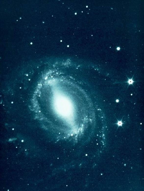 Špirálové galaxie s priečkou - oneskorenci vo vesmíre