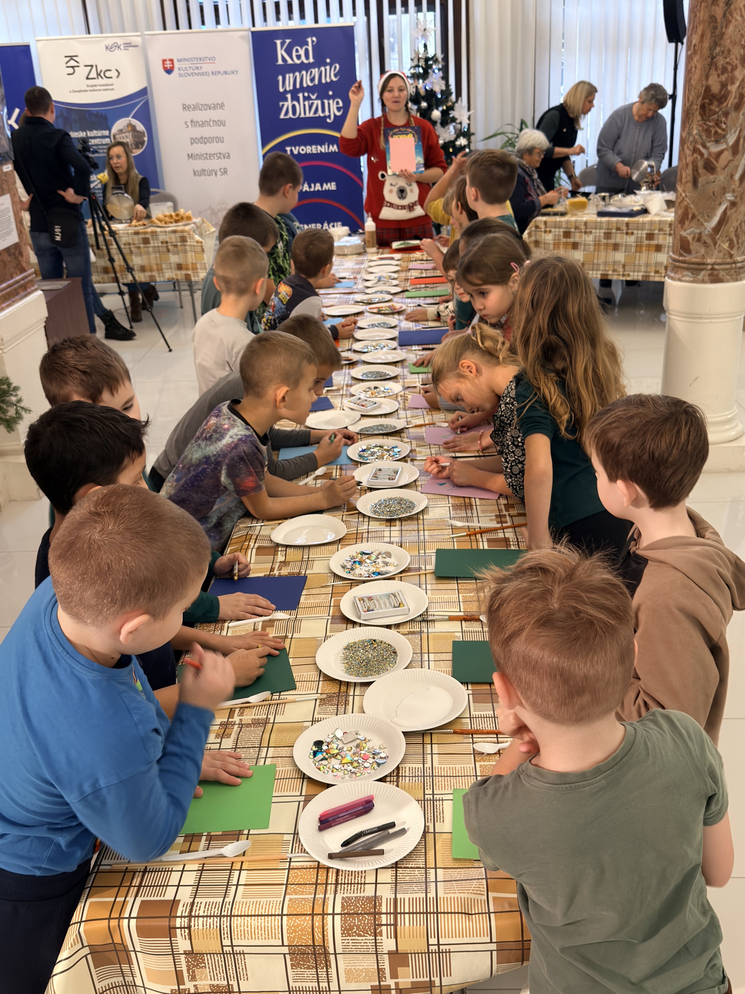 KEĎ UMENIE ZBLIŽUJE – tvorivé viacgeneračné stretnutia 2025