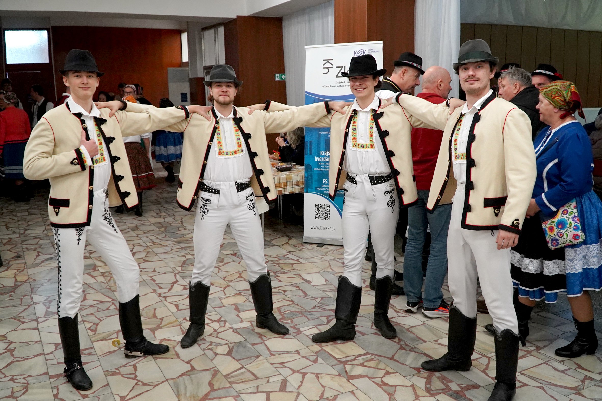 SVETLO TRADÍCIÍ  festival kolied a zvykov