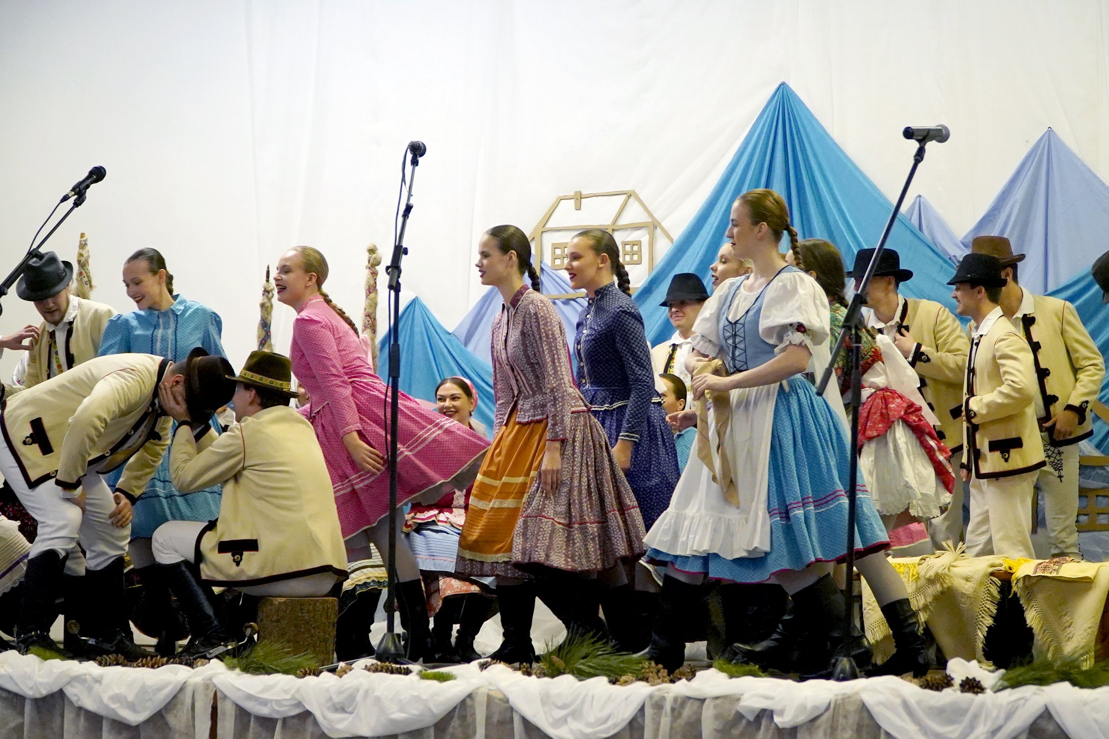 SVETLO TRADÍCIÍ  festival kolied a zvykov