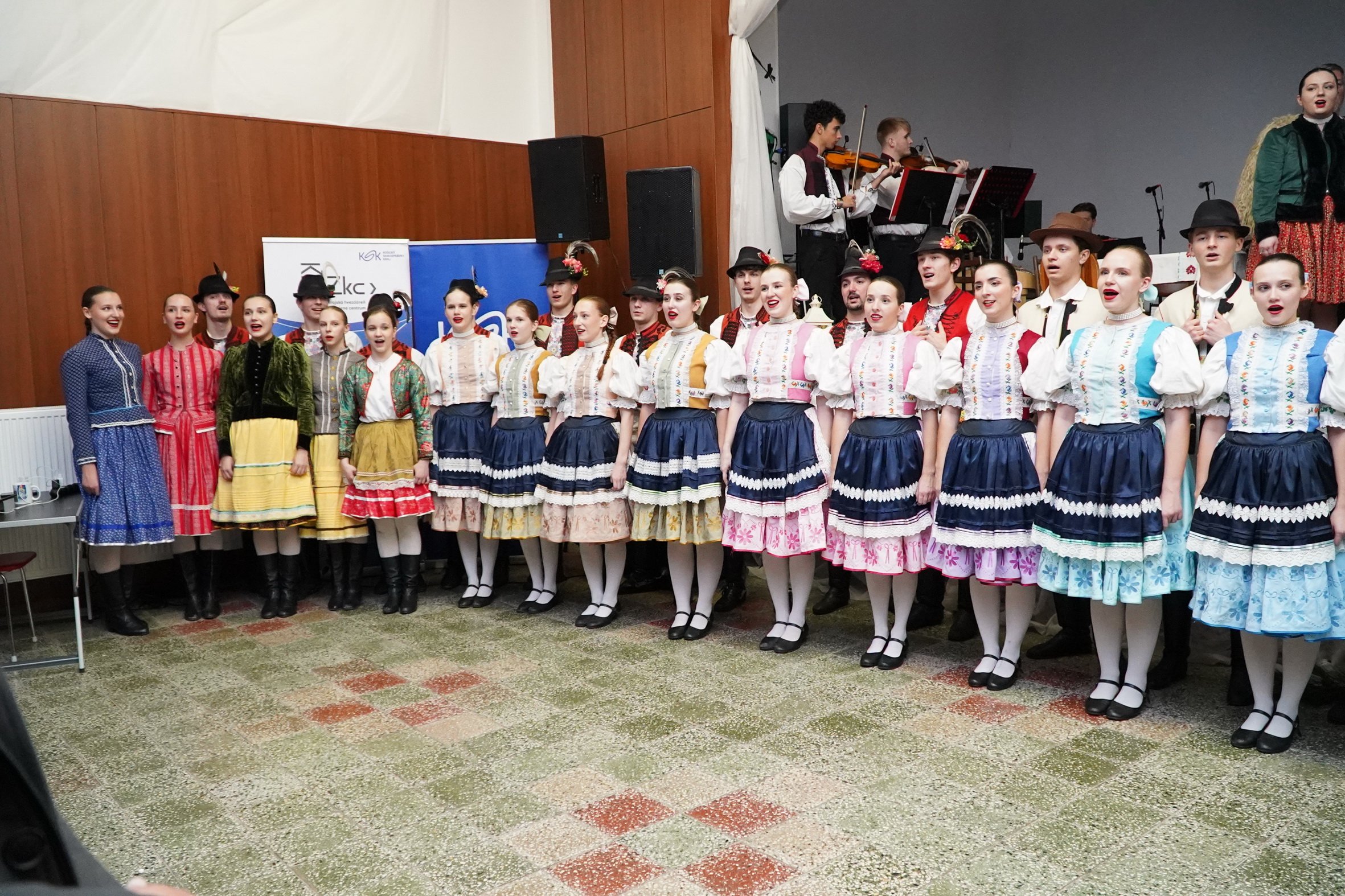 SVETLO TRADÍCIÍ  festival kolied a zvykov