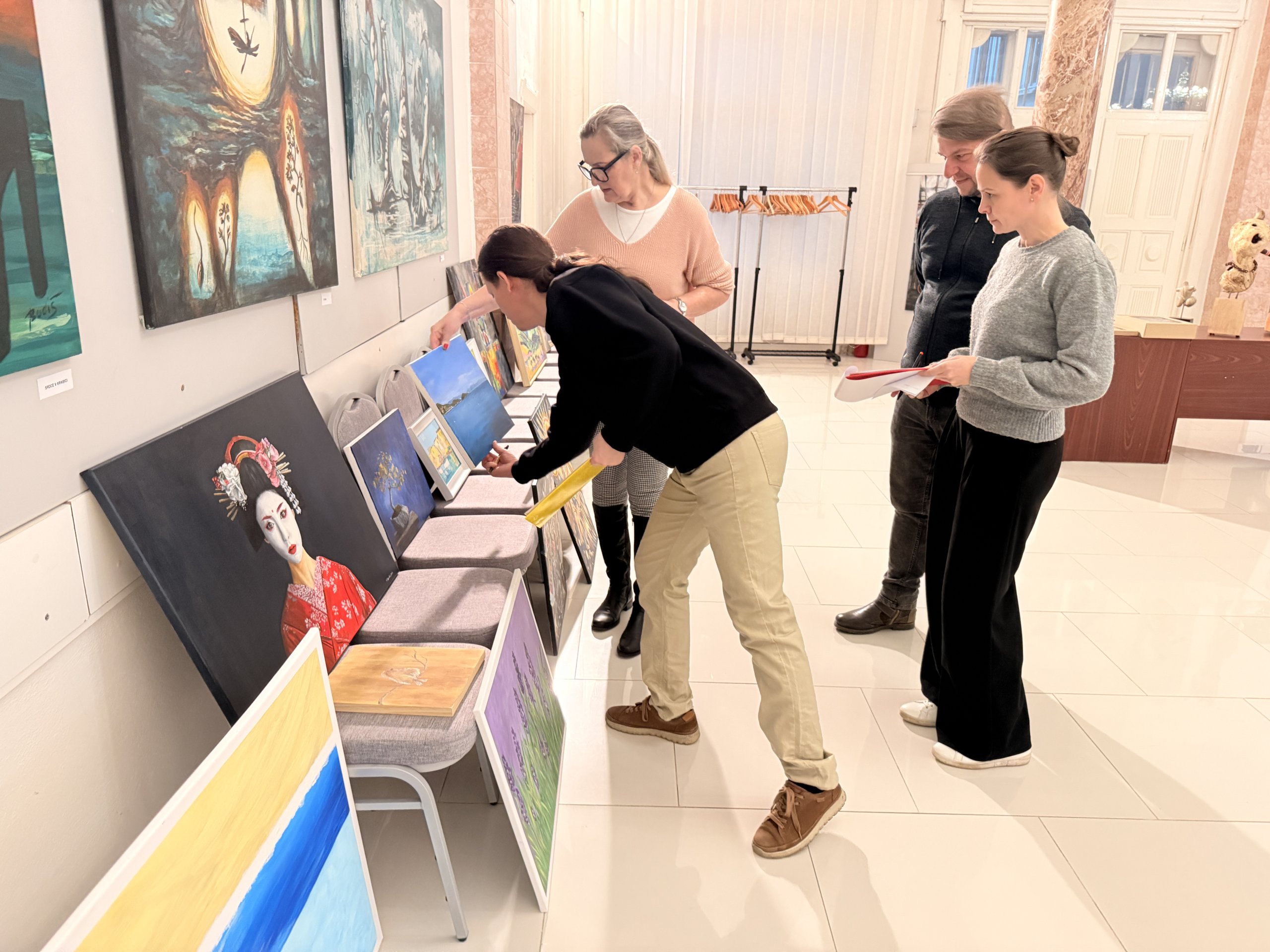 VÝTVARNÉ SPEKTRUM 2026 regionálne kolo Michalovce, Sobrance - vernisáž, vyhodnotenie, rozborový seminár