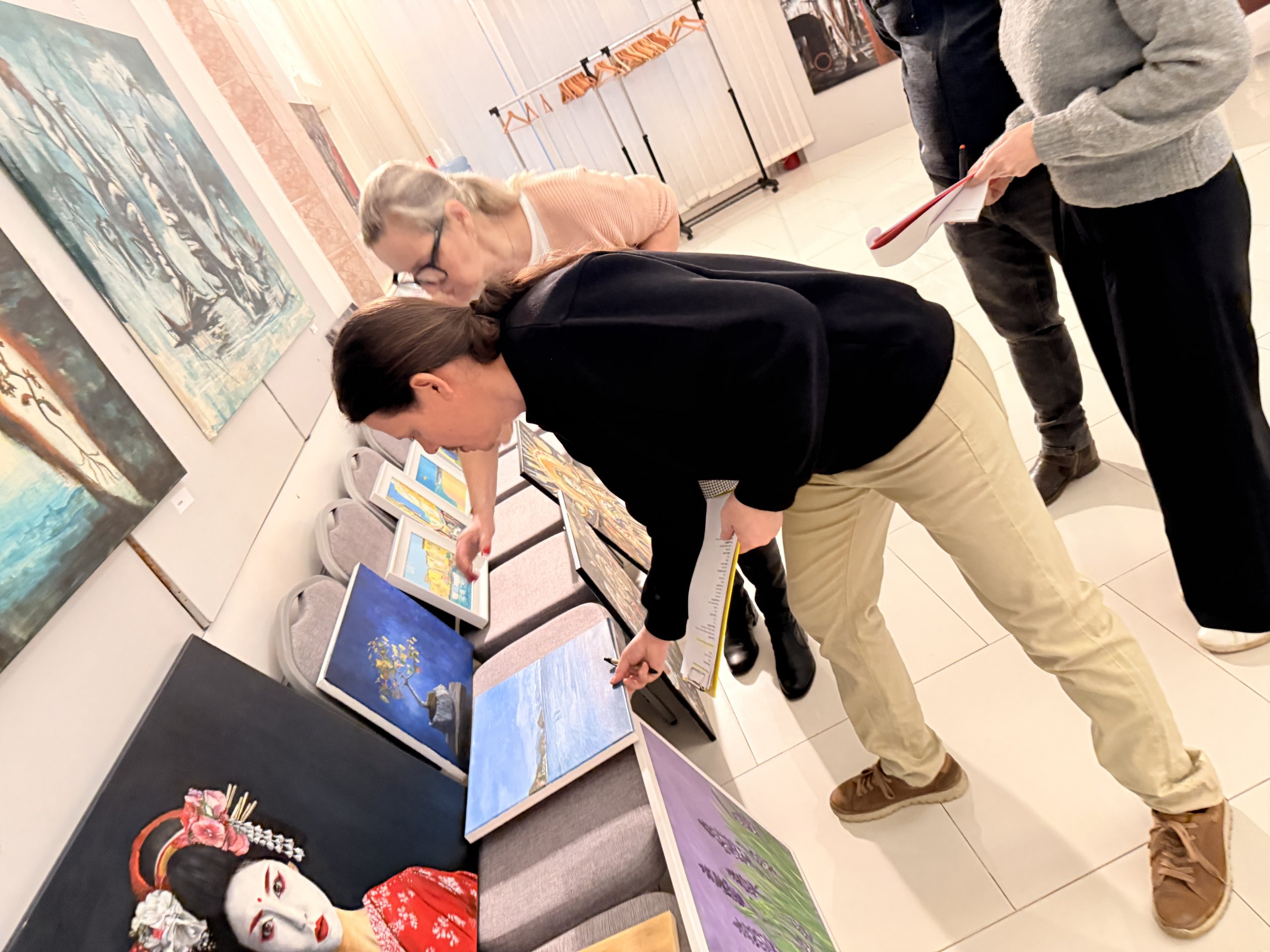 VÝTVARNÉ SPEKTRUM 2026 regionálne kolo Michalovce, Sobrance - vernisáž, vyhodnotenie, rozborový seminár