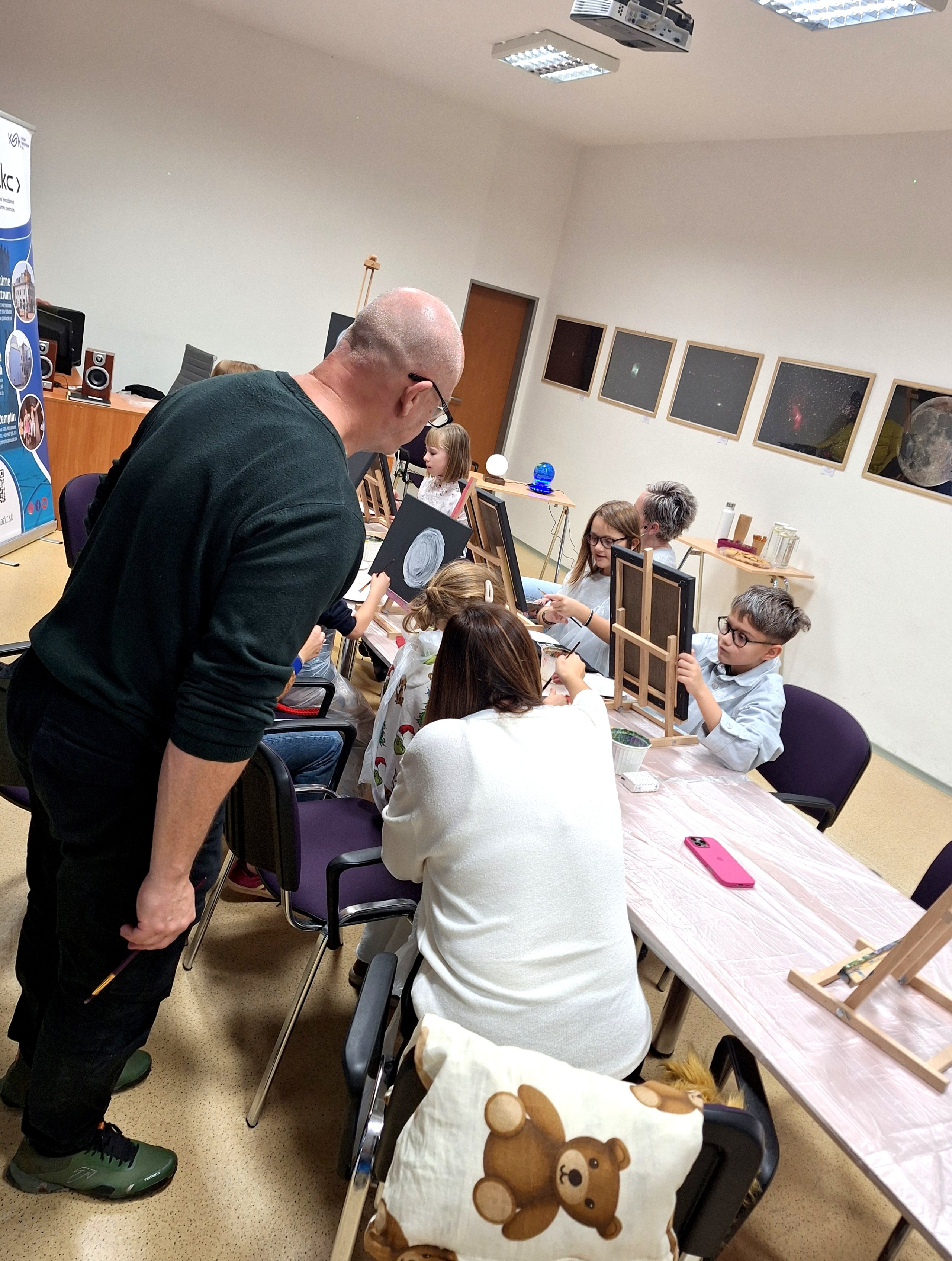 Večerné pozorovanie oblohy - Všetky oči hore!