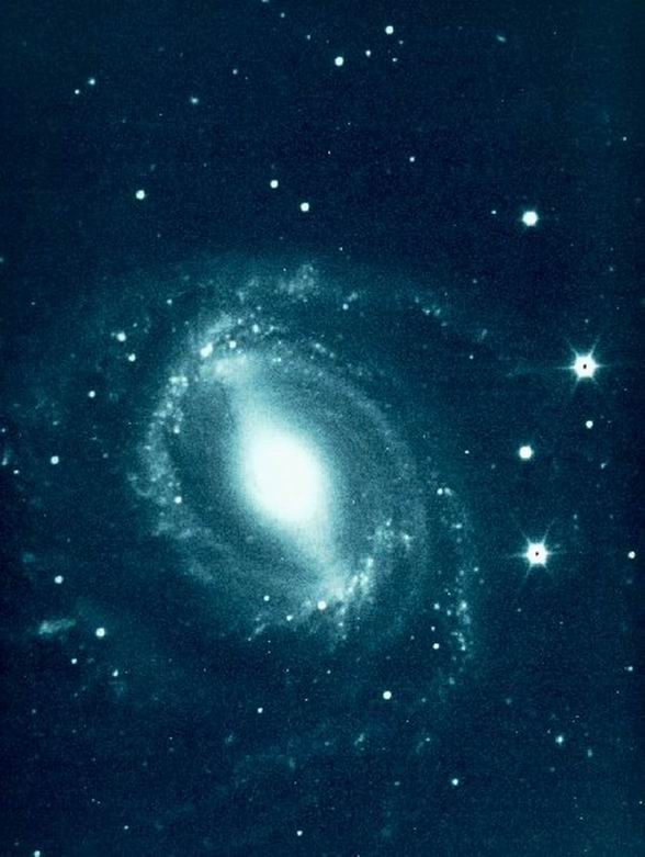 špirálová galaxia s priečkou NGC 5850